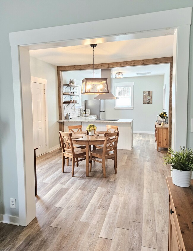 Building Photo - 405 W 62nd St Unit A