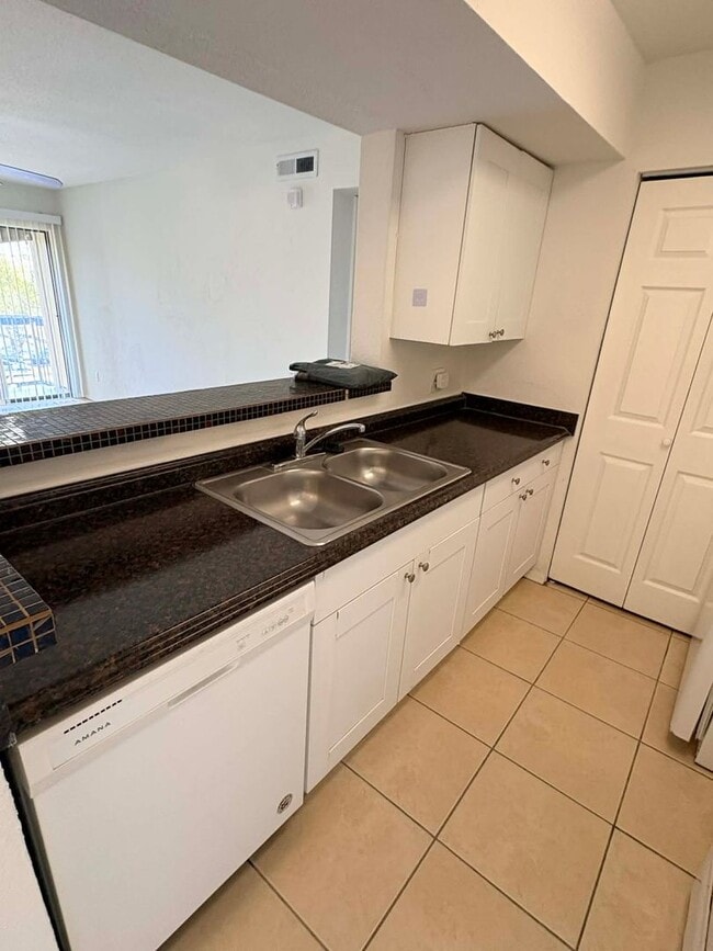 Photo - 1/1 Condo for Rent in Fort Myers Unit 718