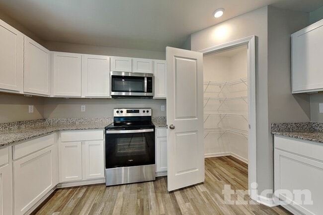 Photo - 210 Coventry Ct