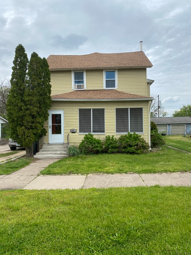 Building Photo - 630 9th ave s Unit 630 9TH AVE S Clinton IA 52732 - Lower