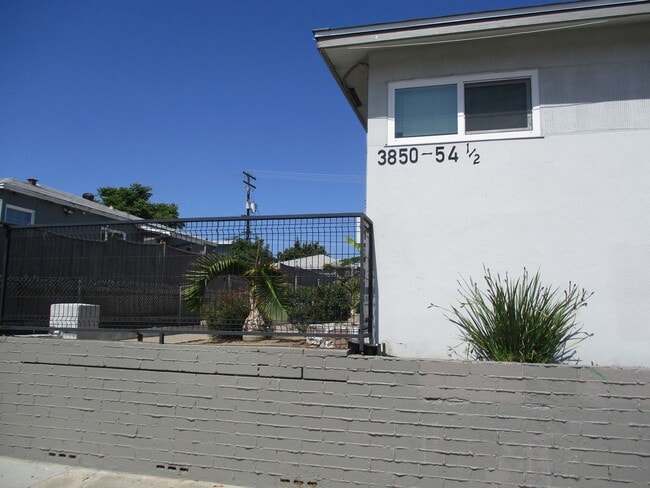 Building Photo - City Heights Remodeled 1 Bdr 1 Ba 2nd floor apartment.