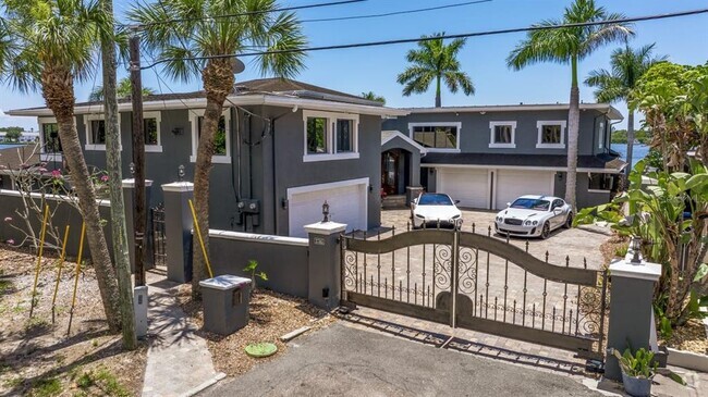Building Photo - 2785 Bayside Dr S Rental