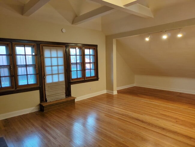 Photo - 420 N Pine Ave