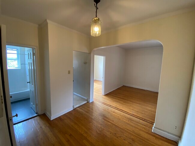 Photo - 20 Tonnelle Ave