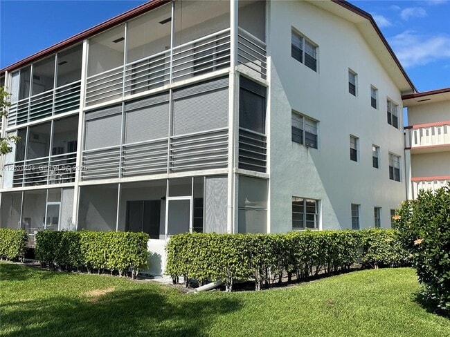 Building Photo - 136 Brighton D Unit 136
