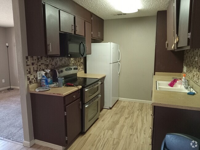 Building Photo - 1221 N Peach Ave Unit 222 Rental