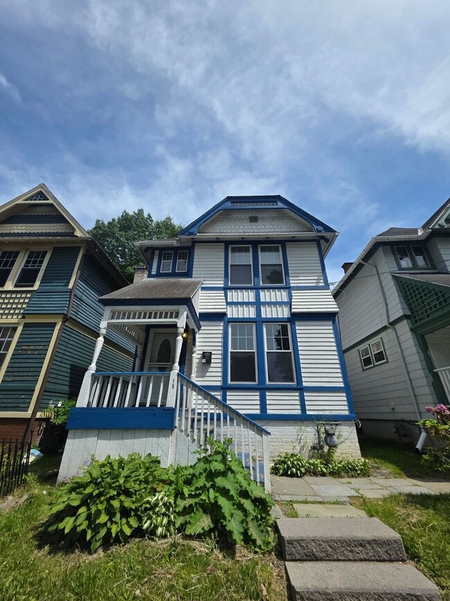 Building Photo - 3 Bedroom House for Rent