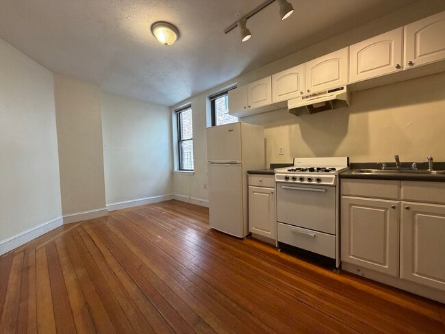 Building Photo - 63 Myrtle St Unit 11