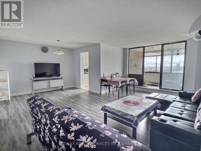 Photo - 18 Knightsbridge Rd Unit 1812