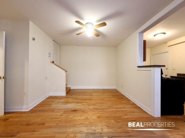 Building Photo - 0 bedroom in CHICAGO IL 60657 Unit 37 Rental
