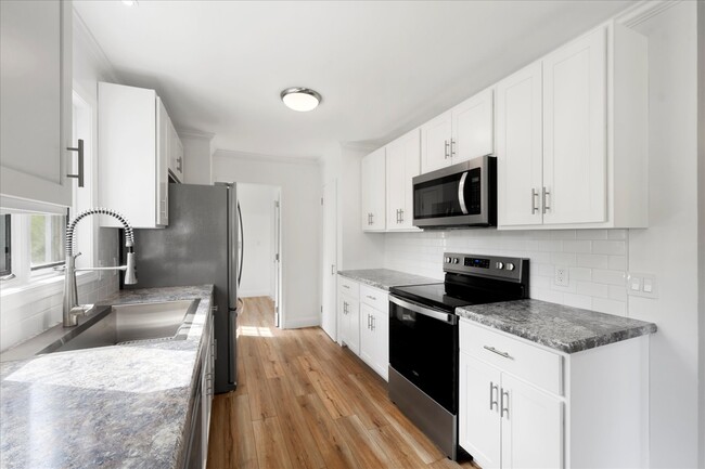 Building Photo - 2 Old Plank Rd Unit 3A Rental
