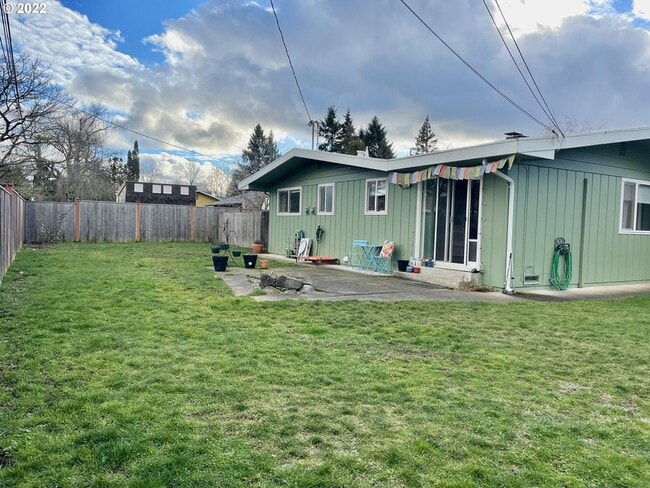 Photo - 2 Bedroom 1 Bathroom Home with a Backyard!