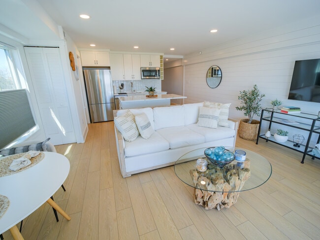 Photo - 321 6th St S