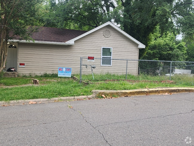 Building Photo - 400 Oaklawn St Rental