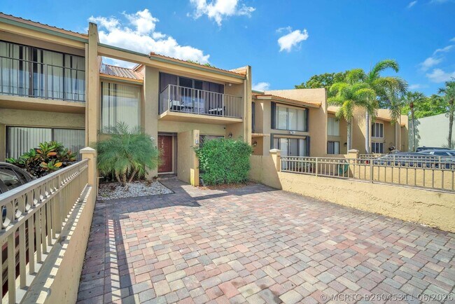 Photo - 740 E Coco Plum Cir