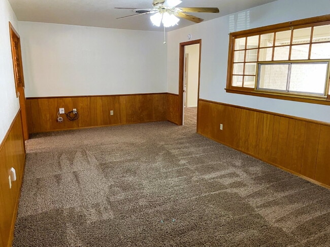 Photo - Adorable Three Bedroom Home With Sunroom Near Clapp Park!