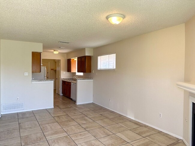 Building Photo - 200-202 Renee Drive Unit 200