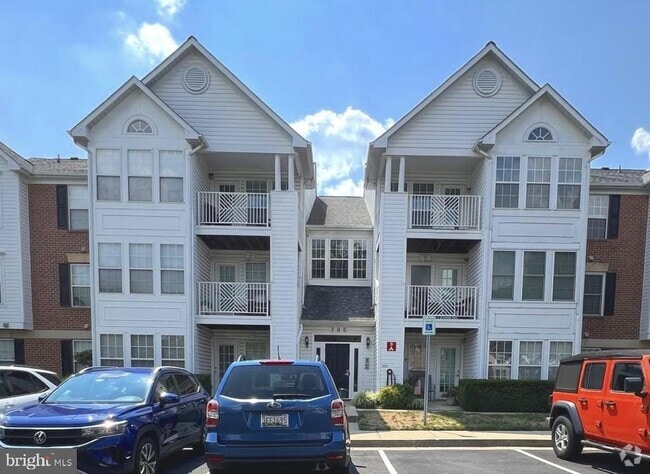 Building Photo - 705 Harvest Run Dr Unit 103 Rental