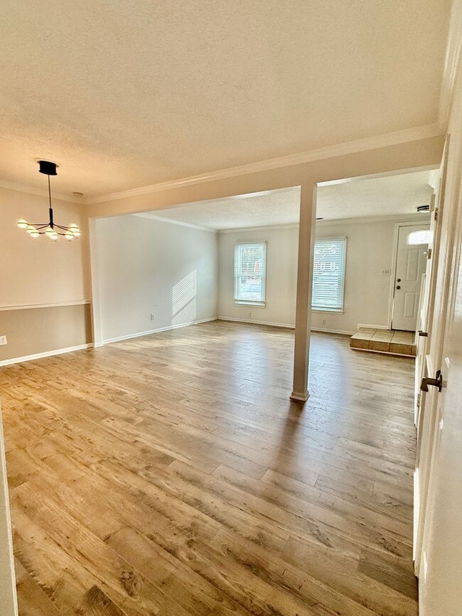 Photo - 3BD/2.5BA Brick Townhouse in Washington Commons off of Great Neck! Renovated throughout!