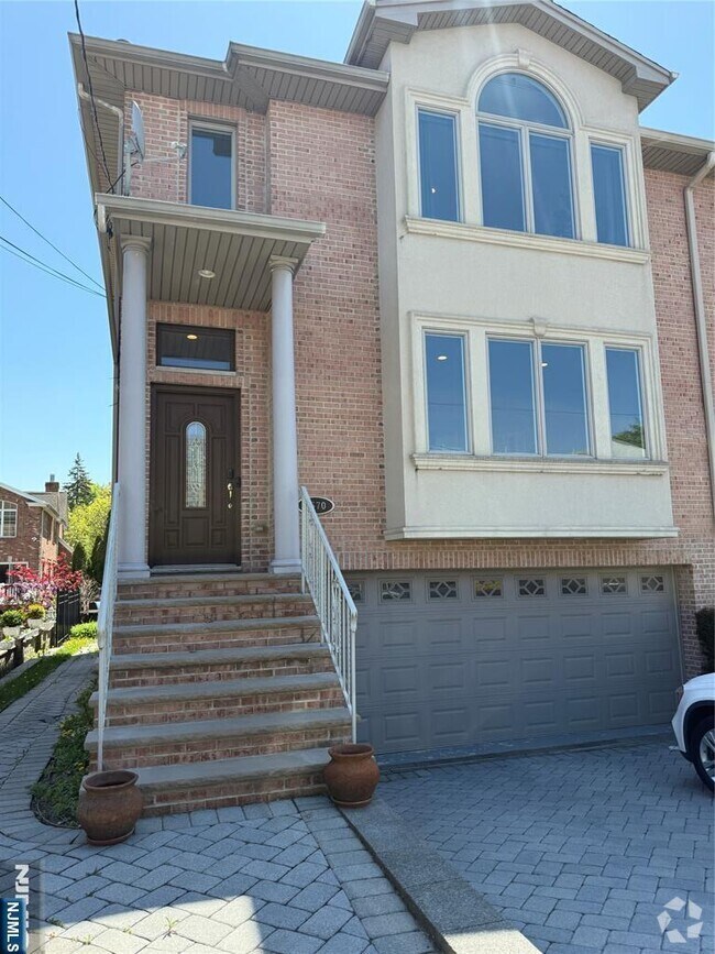Building Photo - 1570 Ann St Rental