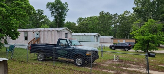 Building Photo - 3-bedrooms and 2-bathrooms Mobile-home