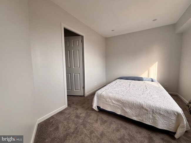 Building Photo - 5340 Holmes Run Pkwy Unit 1003