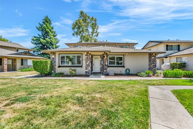 Photo - 1035 Mohr Ln Townhome