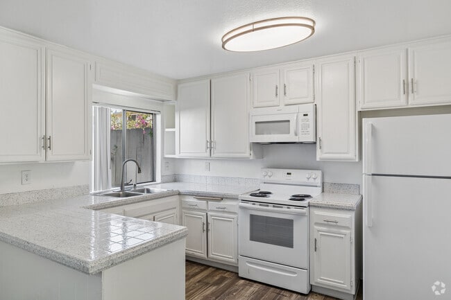 3BR, 2.5BA - 1,360SF - Kitchen