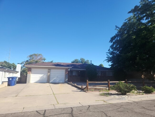 Building Photo - 8505 Hannett Ave NE Rental