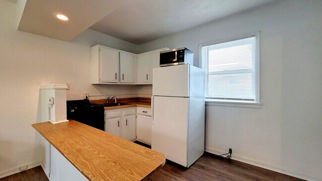 Photo - 1202 W 7th St Unit B