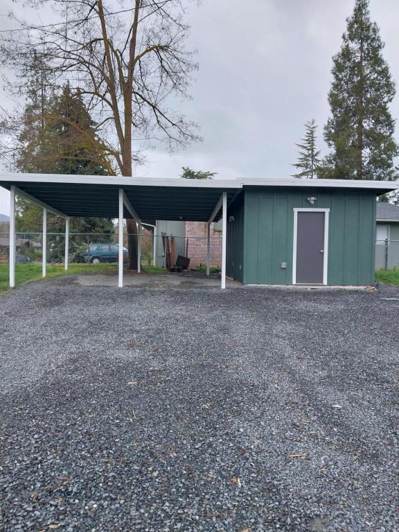 Photo - 1102 SW Oak St