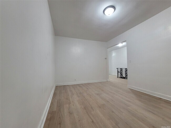 Photo - 45-18-45157 157th St Unidad 2