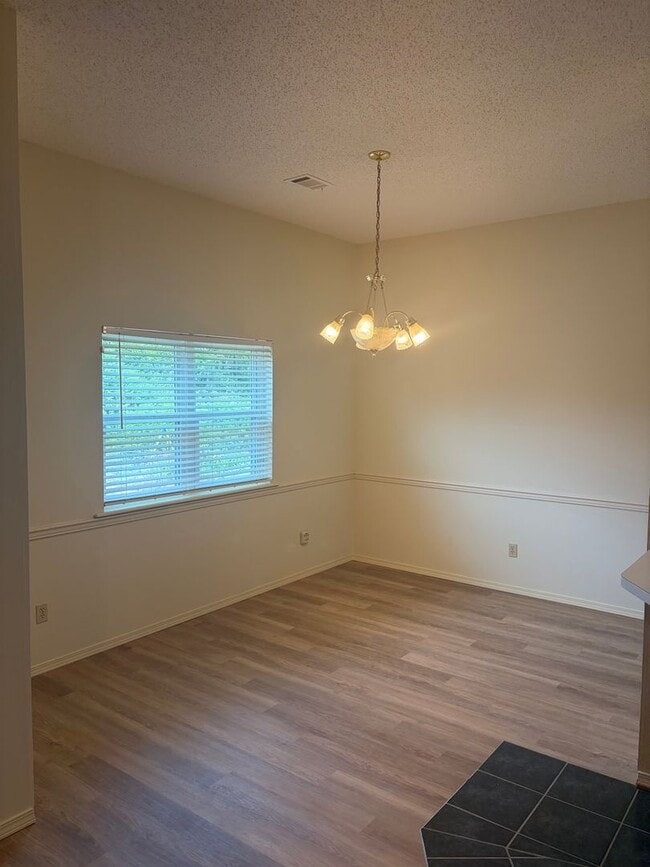 Photo - 908 Aspen Ave
