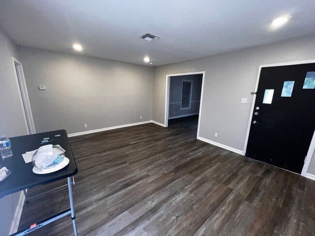 3301 Austin St