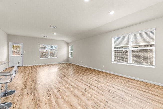 Photo - 15011 Maskette Ave