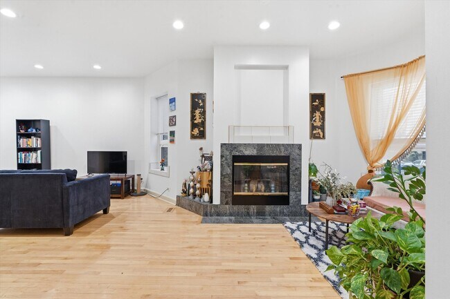 Photo - 5739 N Winthrop Ave Unit 1