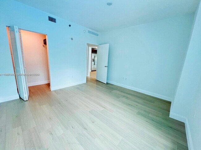 Photo - 950 Brickell Bay Dr Unit 1109