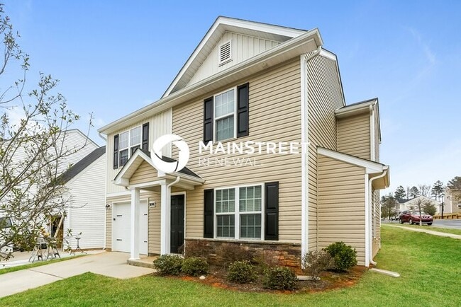 Photo - 3 Bedroom Pet-Friendly Home in Charlotte, NC with Main Street Renewal