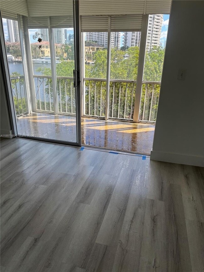 Building Photo - 2980 Point E Dr Unit D311