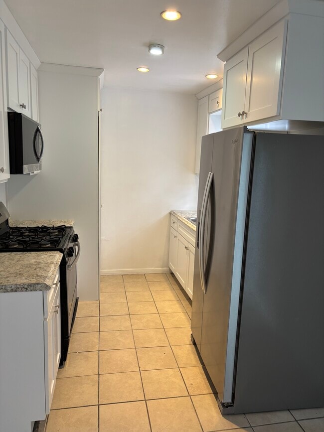 Photo - 1639 W 80th St Unit Rear