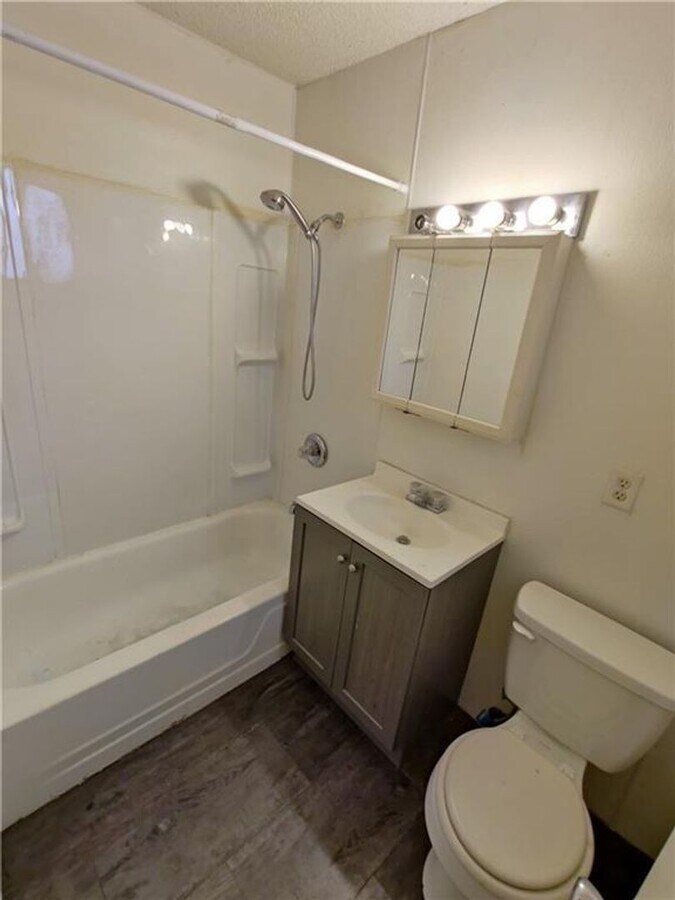 Photo - 217 N Hamilton St