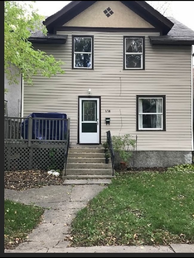 Building Photo - 178 Evanson St