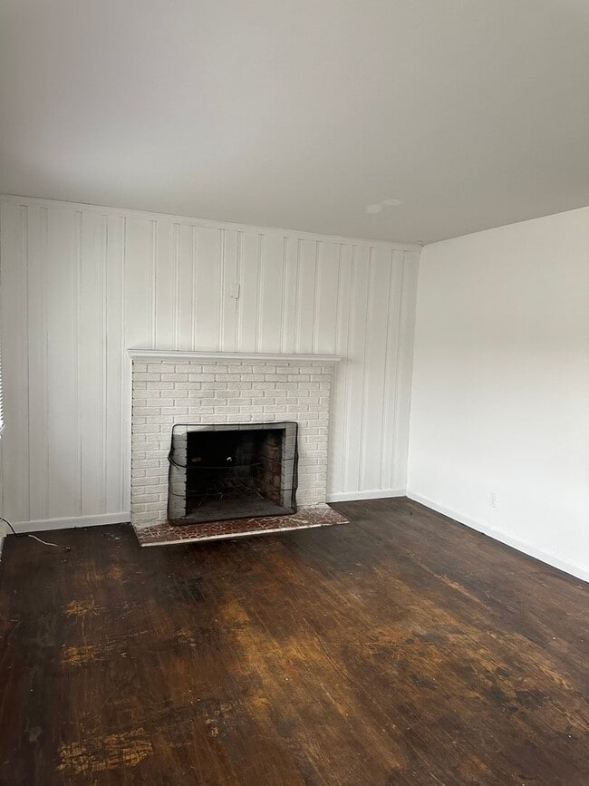 Photo - 3203 Old Forest Rd Unidad Residential