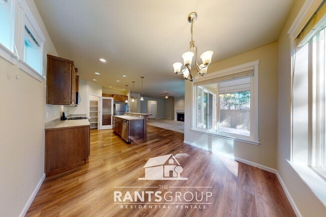 Photo - Beautiful 5 Bedroom 4 Bath Home in the sou...