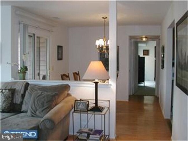 Building Photo - 2217 Sayre Dr