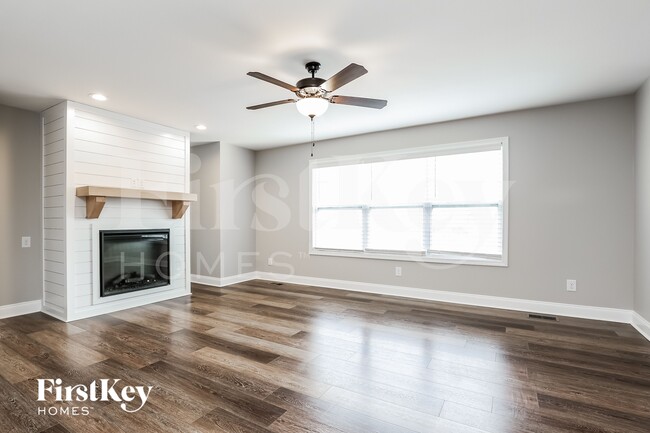 Photo - 1309 Harmon Ln