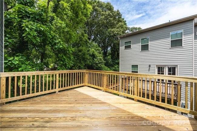Photo - 1736 Town Oak Ln