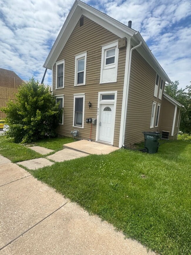 Building Photo - 902 N Harrison St Unit #2