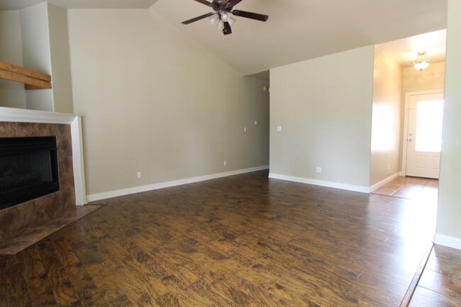 Photo - designed for comfort : 3 Bedroom 2 Bath