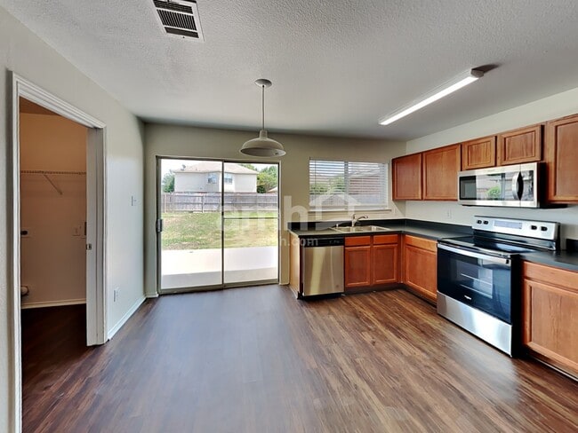 Photo - 2014 Kingsbridge Dr